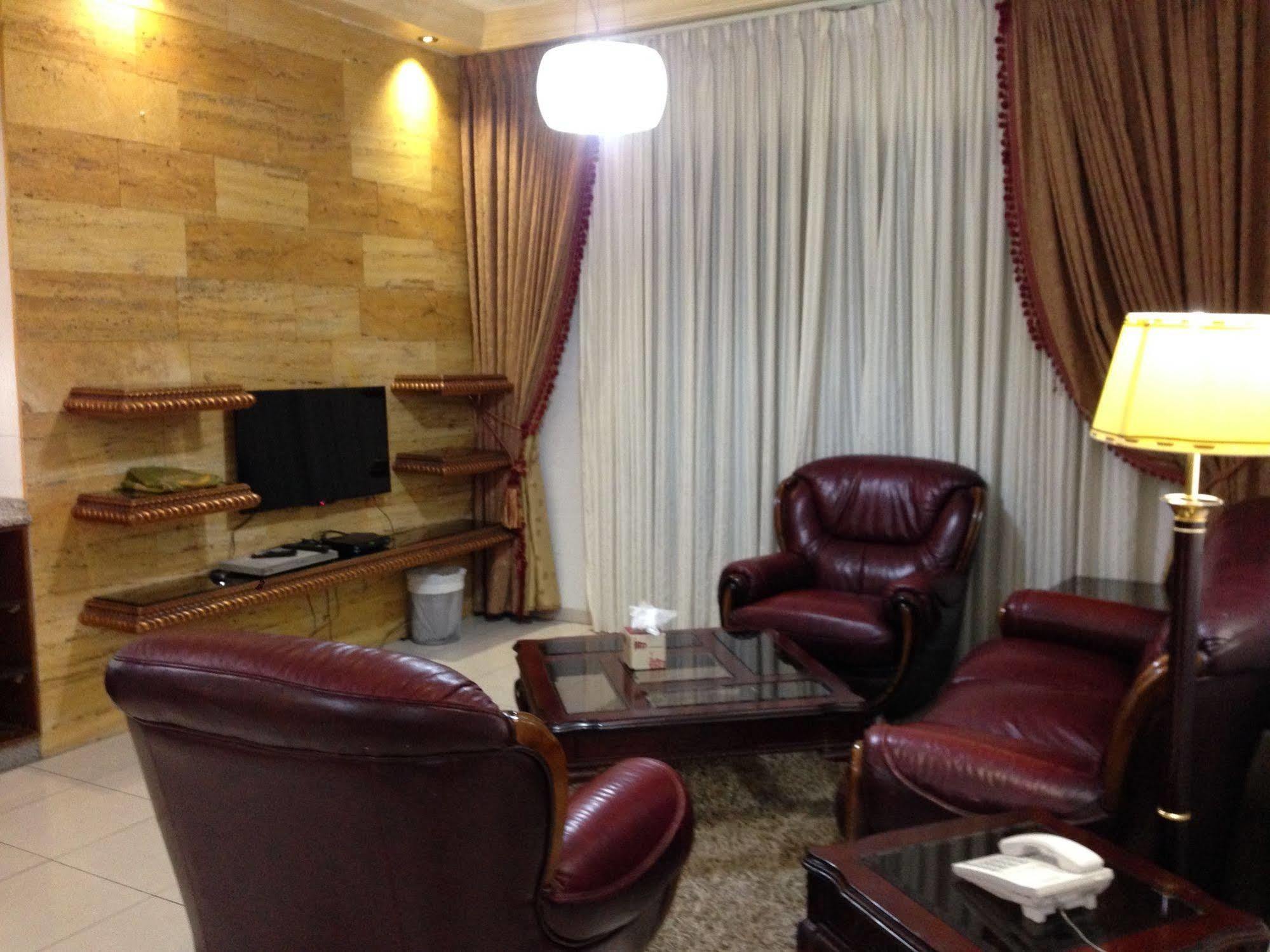Jad Hotel Suites Amman Esterno foto