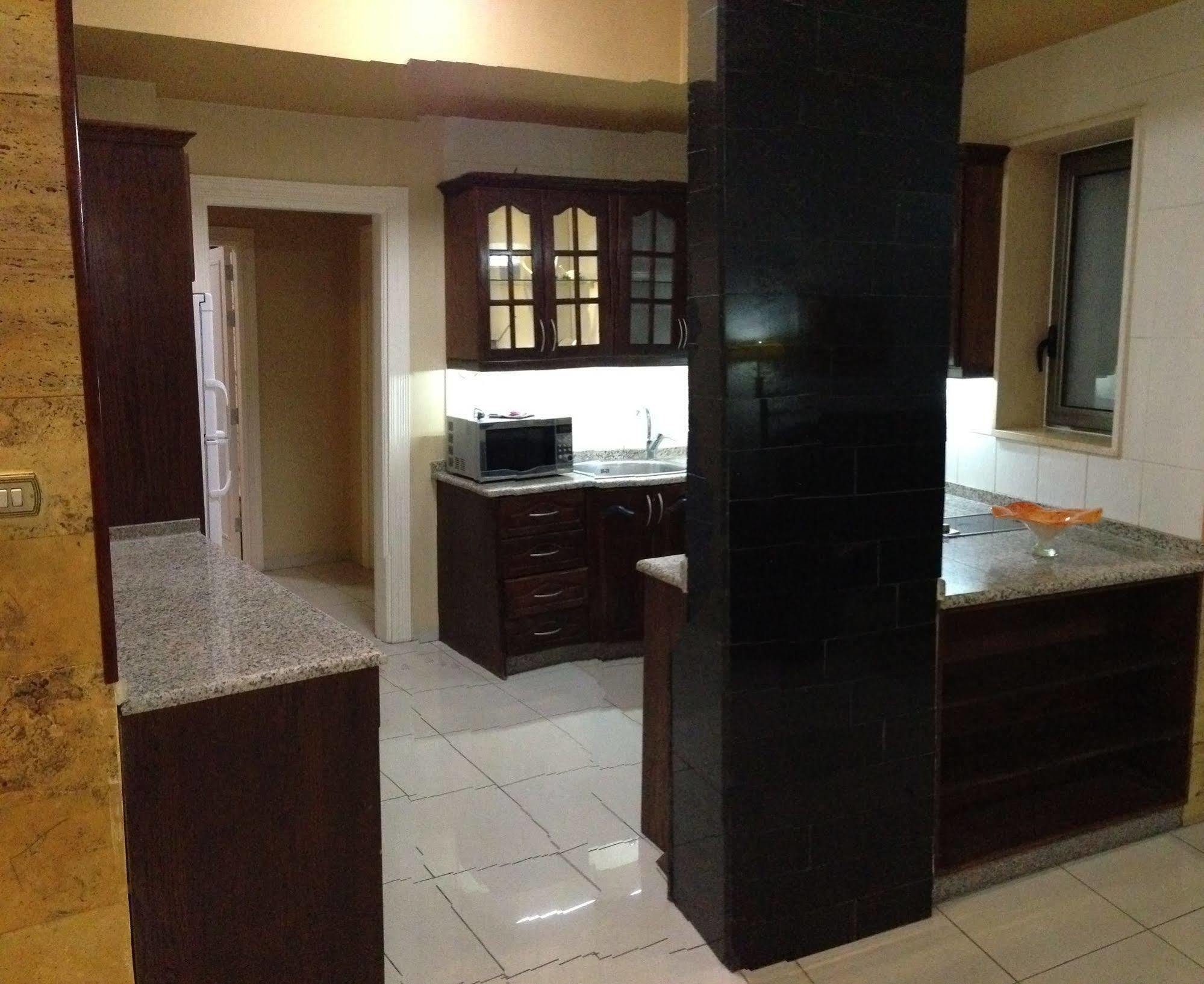 Jad Hotel Suites Amman Esterno foto