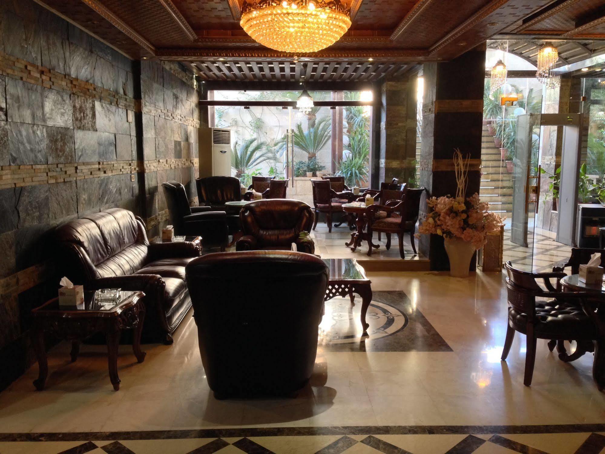 Jad Hotel Suites Amman Esterno foto